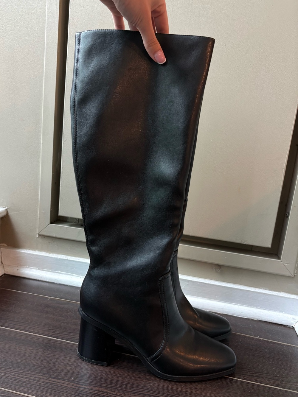 Women's Black Knee-High Block Heel Boots - Picture 3 of 5